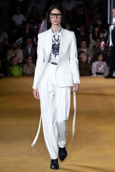 Look 37